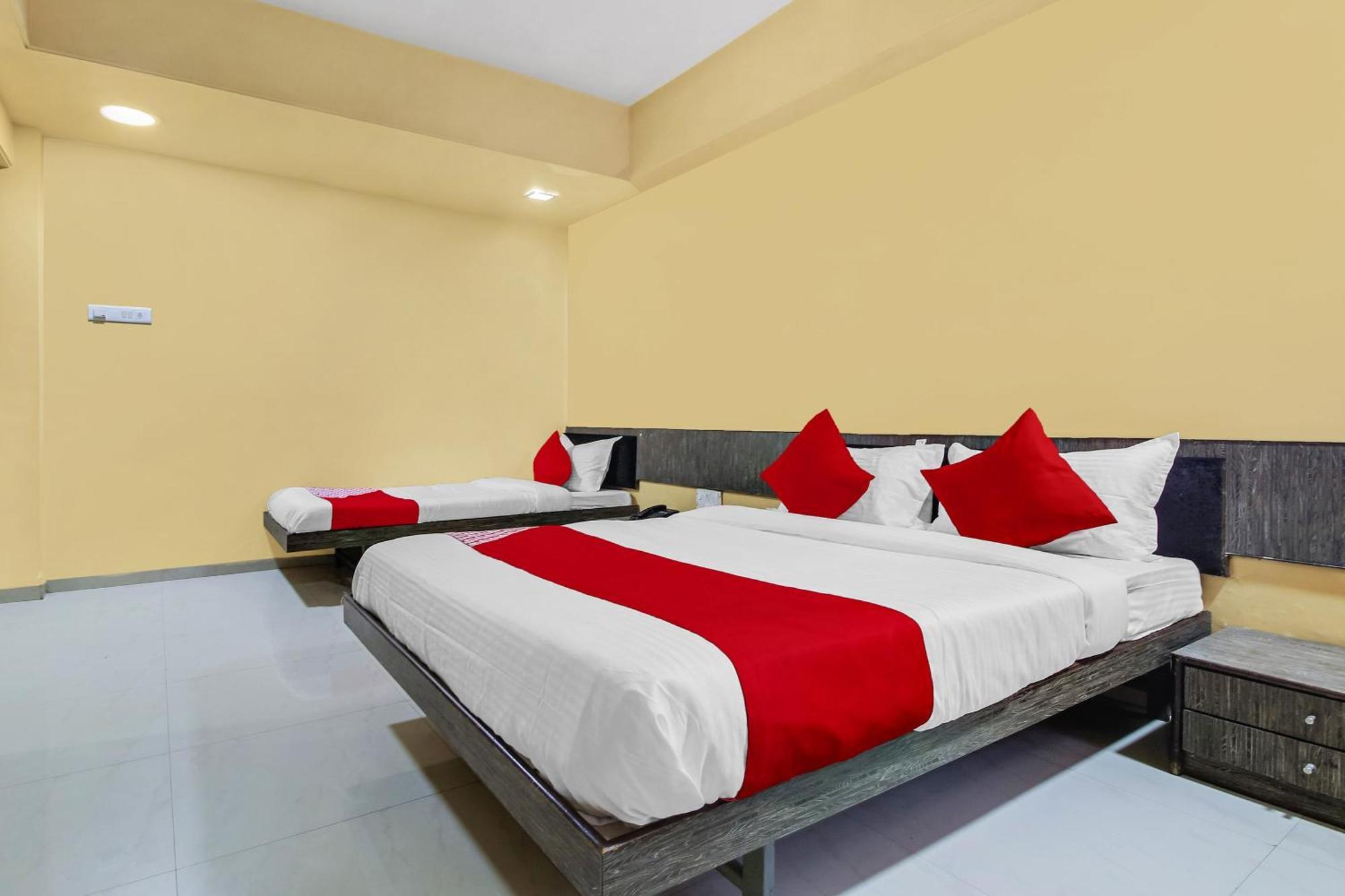 Hotel O Priyanka Residency سولابور المظهر الخارجي الصورة