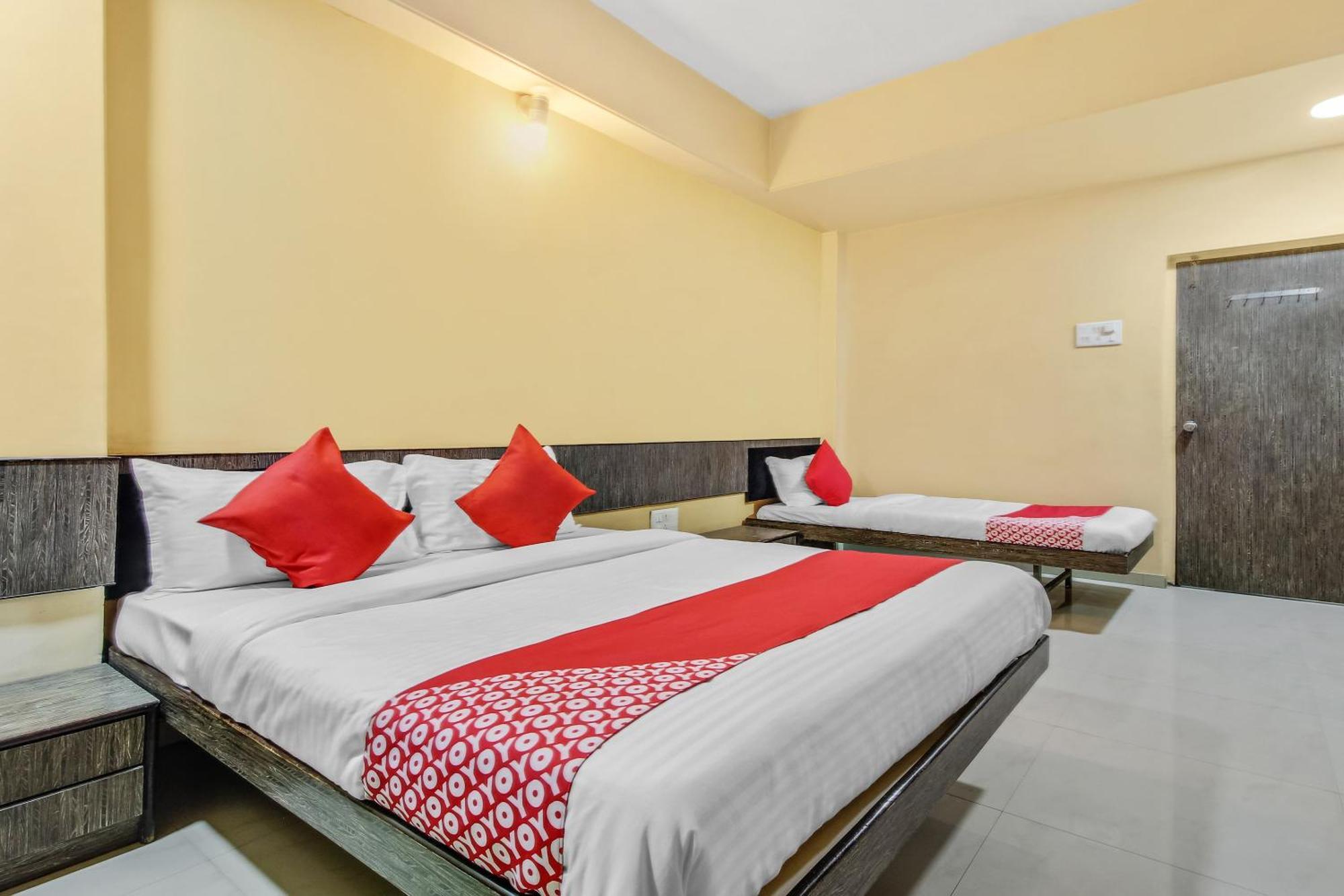 Hotel O Priyanka Residency سولابور المظهر الخارجي الصورة