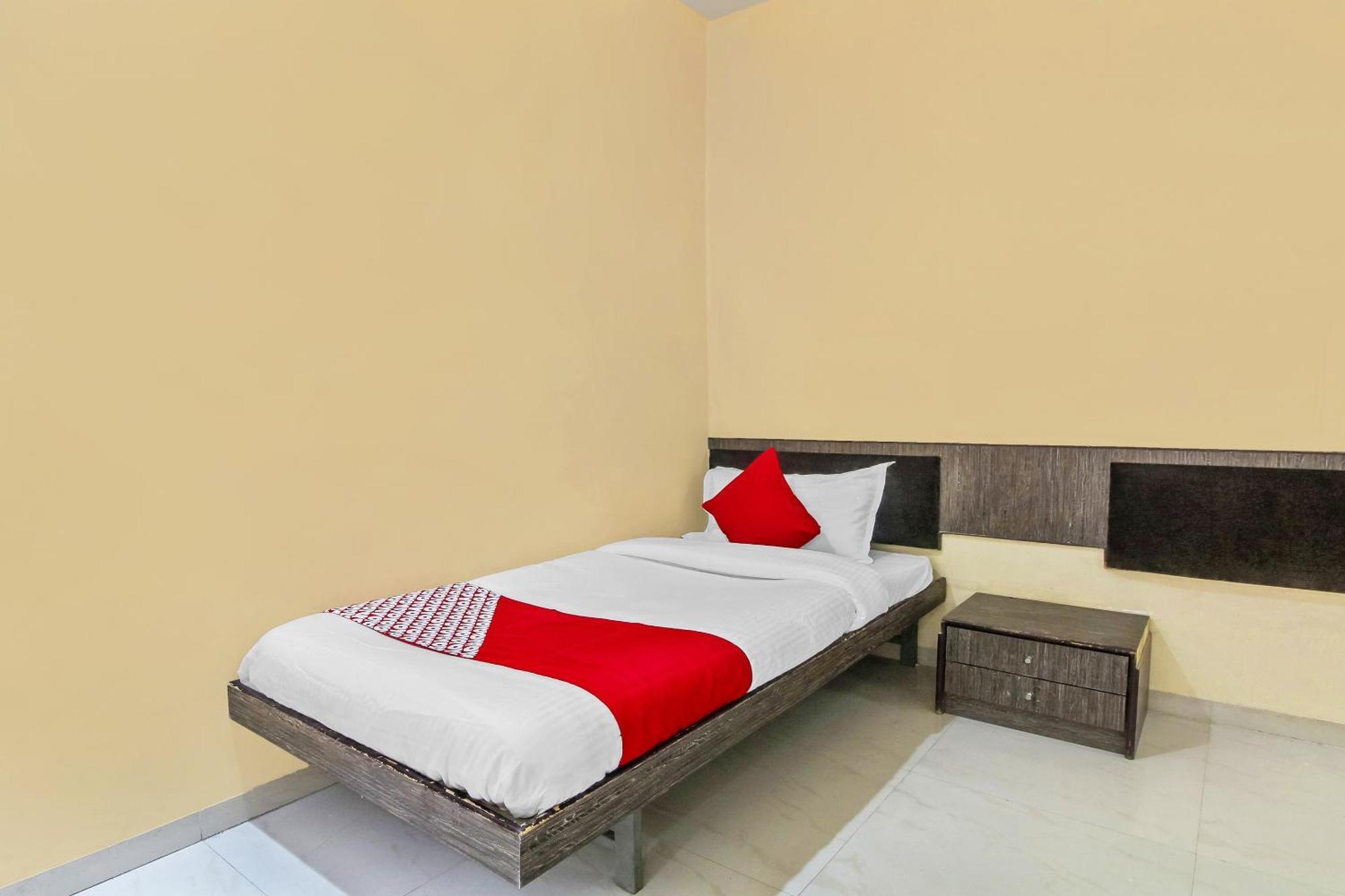Hotel O Priyanka Residency سولابور المظهر الخارجي الصورة